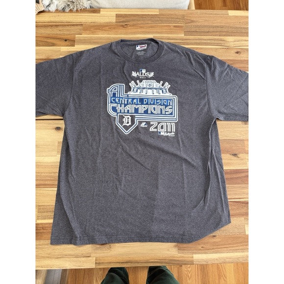 Majestic Other - Detroit‎ Tigers T-shirt Central Division Champions 2011 Gray Mens XL
